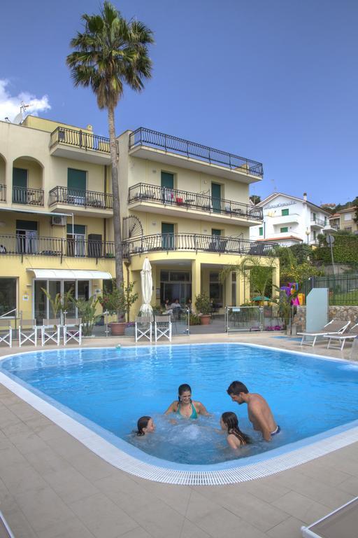 Hotel Casella Pietra Ligure Zewnętrze zdjęcie