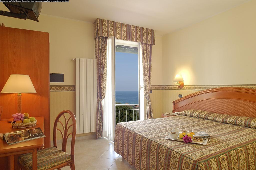 Hotel Casella Pietra Ligure Pokój zdjęcie